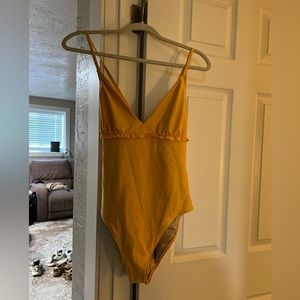 Old Navy Ruffle One-piece Size L